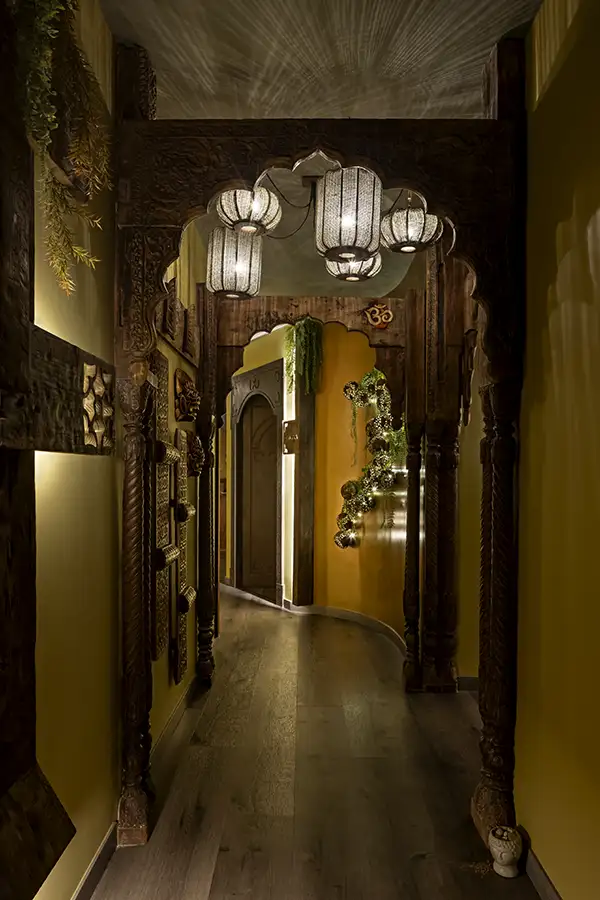 Pasillo interior de Thai Center Madrid con ambiente exclusivo y profesional